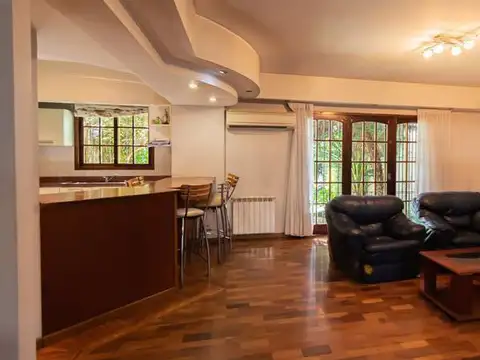 Casa 5 ambientes con 4 baños