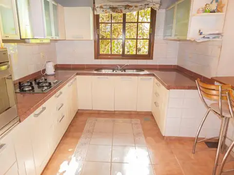 OV LAGOS AL 1300 - VENTA DE CASA DE 4 DORMITORIOS EN ROSARIO