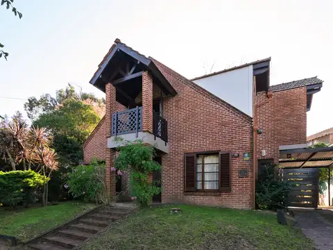 Casa en Venta - 4 Ambientes - Chalet - Villa Gesell - Centro