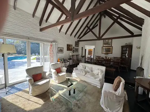 Casa en Alquiler con 1 cochera