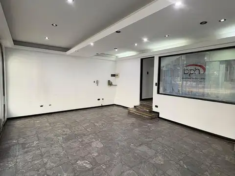 LOCAL EN ALQUILER. 122 METROS. SOTANO Y PATIO. APTO TODO RUBRO. AV. JUAN B. JUSTO 3800. PATERNAL
