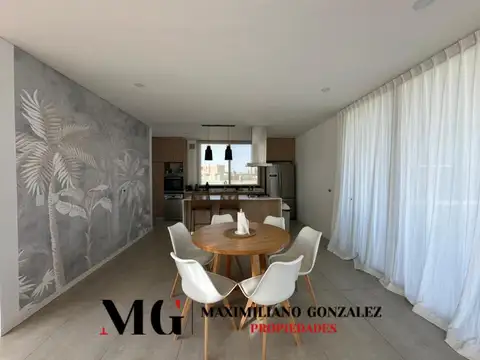 Casa en Venta con 4 cocheras