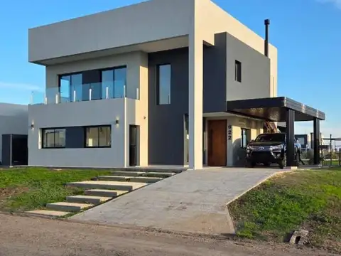 Casa en venta en Canning Barrio San Lucas