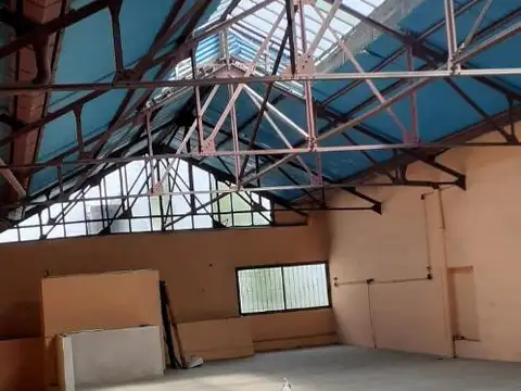 Venta Galpón Sup.250m²- Planta Alta-mataderos