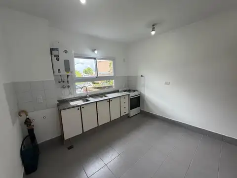 San Pedro 100, Piso 1°