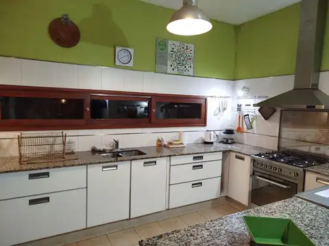 Casa 5 ambientes con 3 baños