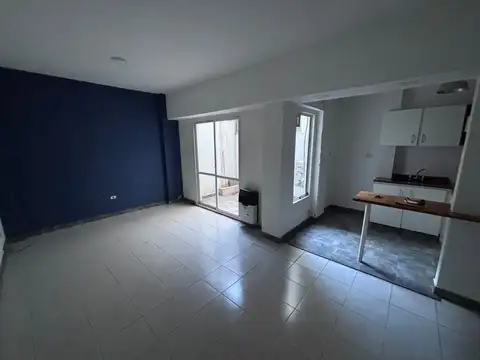 DEPTO DE 1AMB. 1º PISO LATERAL, de 33Mts2, CON PEQUEÑO PATIO DE (2X1,7). EXPENSAS $80.000