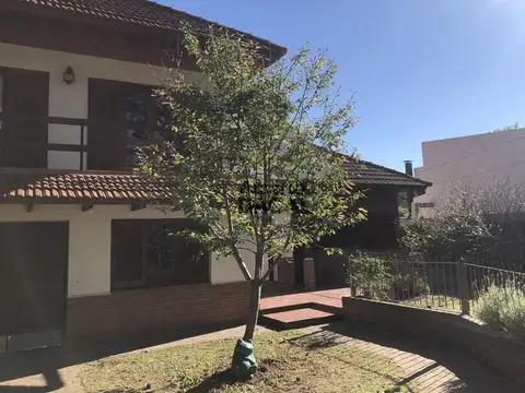 Casa en Venta en 16 /474 Y 476 City Bell - Alberto Dacal Propiedades