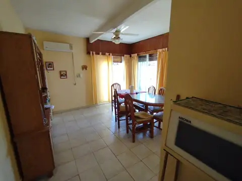 IDEAL INVERSION, VENTA 2 CASAS DE 2 Y 3 DOR PILETA