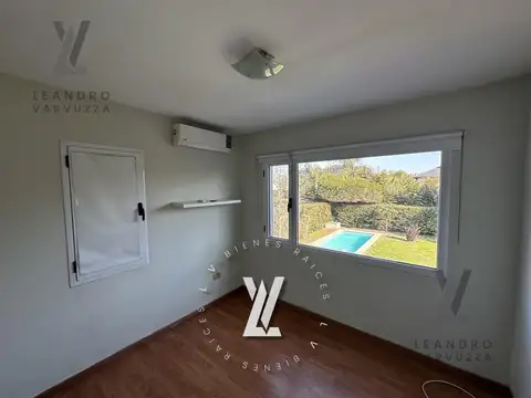 Casa en Alquiler con 4 cocheras