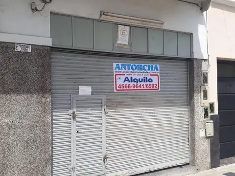 LOCAL 4X5 CON BAÑO VIDRIERA Y PERSIANA