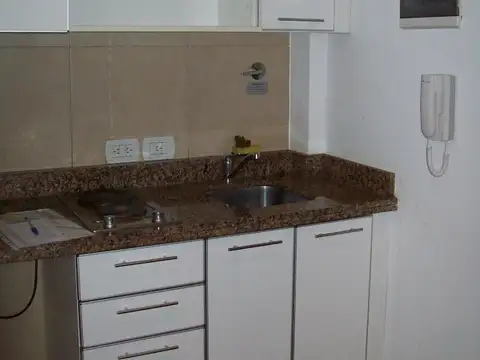 EXCELENTE MONOAMBIENTE AL FRENTE (Roosevelt 3400)