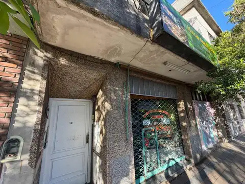 Lote con local, galpón y depto en Ramos Mejía