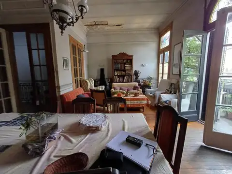 Amplio PH a reciclar, con gran terraza, entrada independiente, con excelente ubicación en Barra...