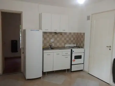 Departamento de 2 ambientes, con quincho, estacionamiento y sin expensas