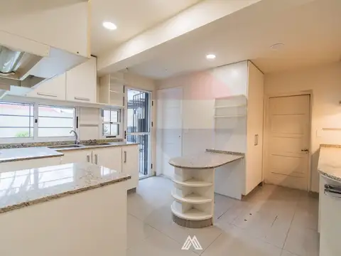 Casa en Alquiler con 1 cochera