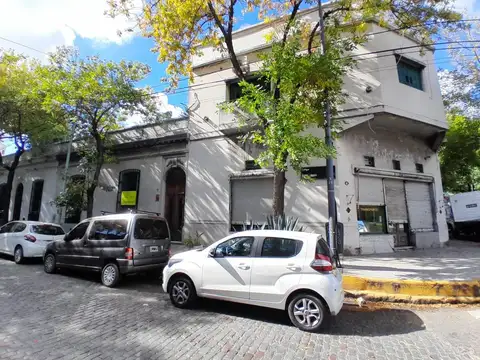 TIPO CASA CON LOCAL EN ESQUINA
