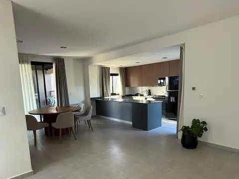 Juan Isidro Maza 700