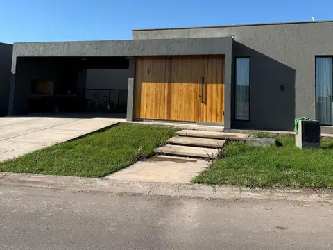 Casa en Venta en Barrio Privado Las Retamas, Maipú