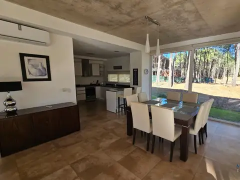 Casa en Venta 3 Dormitorios con Pileta en Villa Robles Barrio Privado