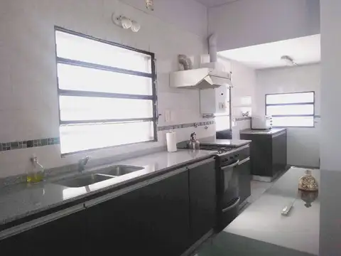 Alsina N°480 e/ Amenedo y More