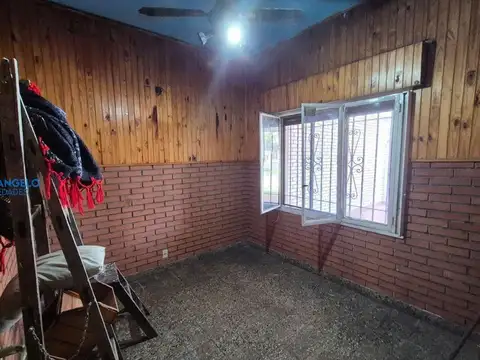 Casa 4 ambientes con 1 baño