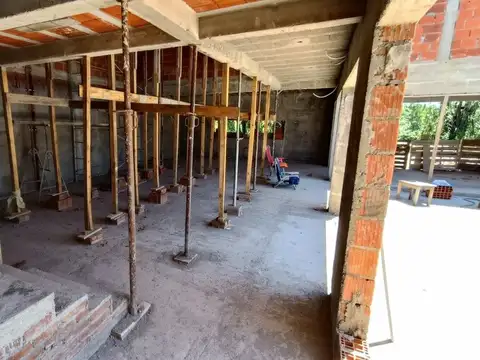 VENDO CASA EN CONSTRUCCION 3 D B° COLONIA NORTE