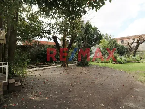 Casa en Venta con 5 cocheras