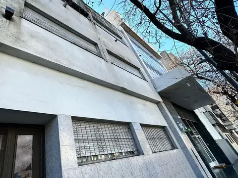 Avenida Diaz Velez 3500. Entre Mario Bravo y Billinghurst