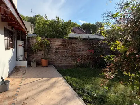 Casa en Alquiler con 2 cocheras