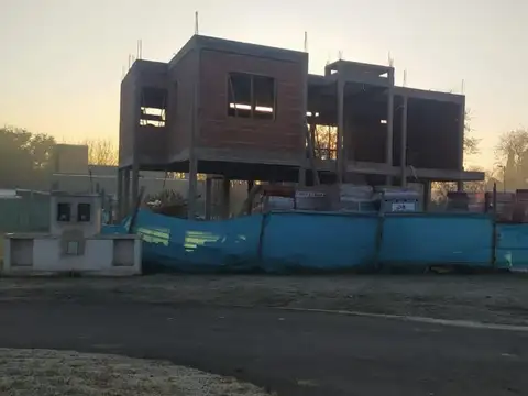 Casa en Venta con 4 cocheras