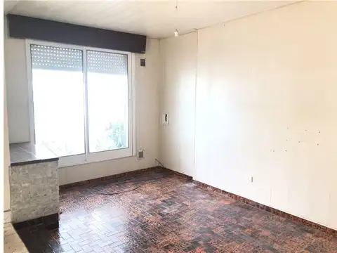 Depto Tipo Casa en Alquiler en Monte Castro, $ 1.800.000