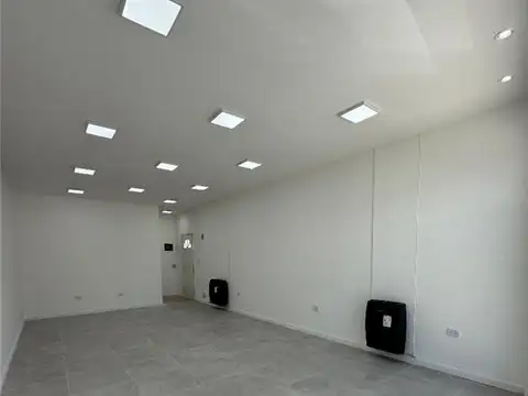 Pellegrini 900, Piso P.B.