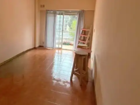 Monoambiente con Balcón al Frente, Muy Luminoso - Apto Profesional