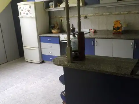 Casa 6 ambientes con 2 baños