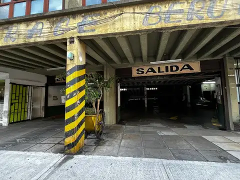 VENTA COCHERA PLANTA BAJA EN RECOLETA