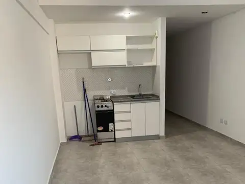MONOAMBIENTE DIVISIBLE MUY LUMINOSO SUM Y PARRILLA