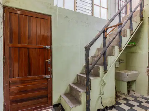 Venta. PH 4 ambie. Terraza. Patio. Para refaccionar totalmente. Colegiales