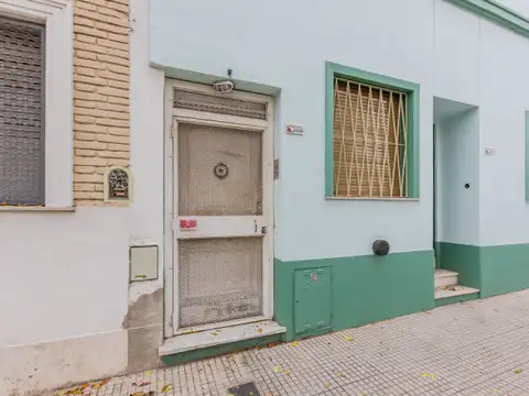 Venta. PH 4 ambie. Terraza. Patio. Para refaccionar totalmente. Colegiales