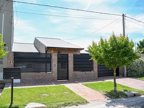 Casa en Venta con 2 cocheras