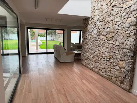 ALQUILER CASA 5 AMB C/ PILETA, JARDIN Y QUINCHO