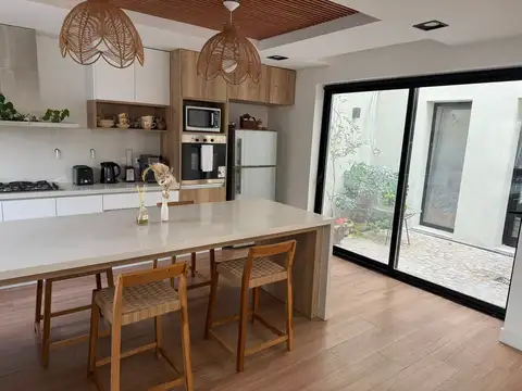 Casa 5 ambientes con 3 baños