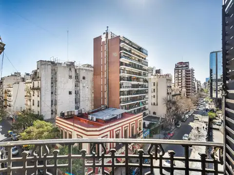 Avenida Hipólito Yrigoyen 1800
