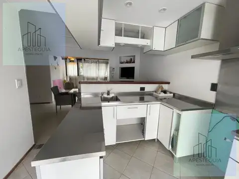 Casa en Venta con 3 cocheras