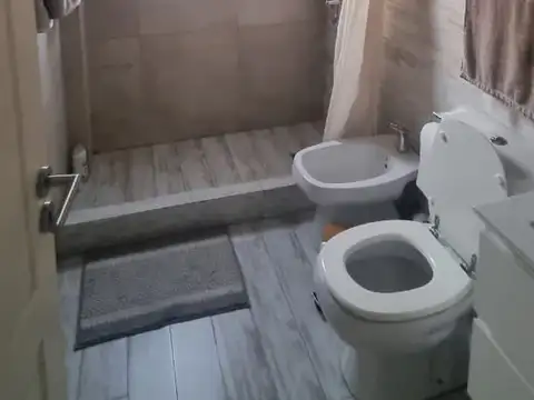 Casa en alquiler de 4 ambientes en Barrio San Simon