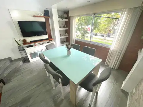 CASA EN VENTA URIBURU AL 1100 2 DORMITORIOS COCHERA Y PATIO