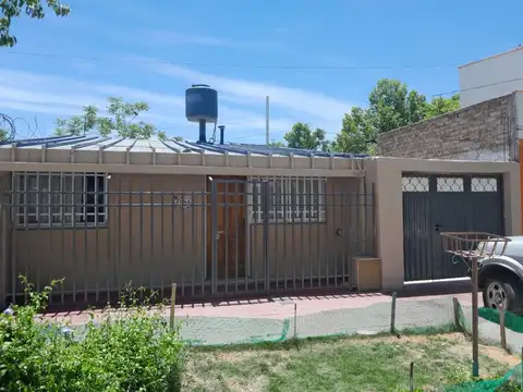 VENTA CASA 2 DORM EN GODOY CRUZ APTA CRÉDITO