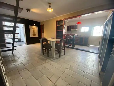 VENTA CASA DE PASILLO 4 DORMITORIOS CON PATIO