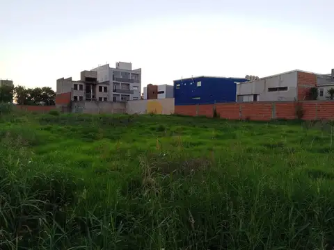 LOTE EN VENTA SOBRE ASFALTO 237 m2 A PASOS DE AVENIDA 7