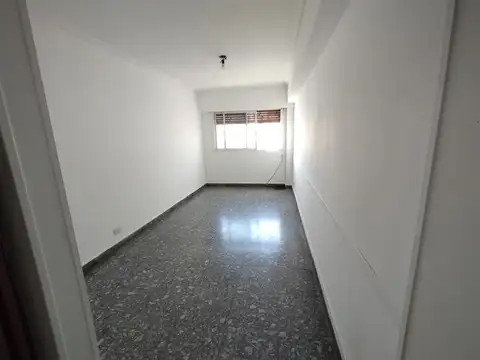 Pieres 1300, Piso 2